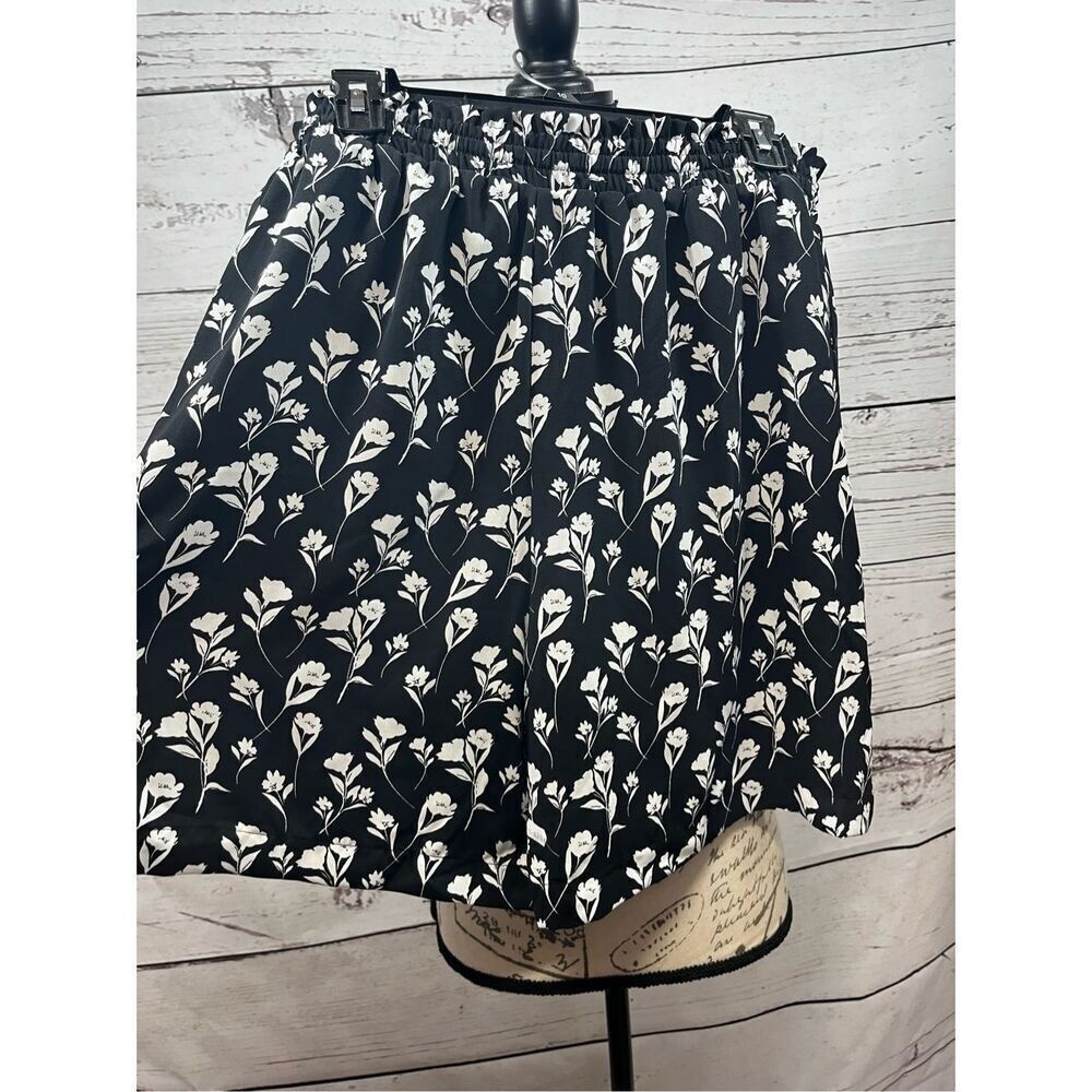Simply Vera‎ Vera Wang Black White Floral Elastic Waist Drawstring Shorts Large